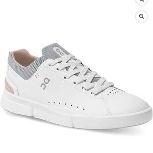 On Running The Roger Advantage
White | Rosehip
Size 10